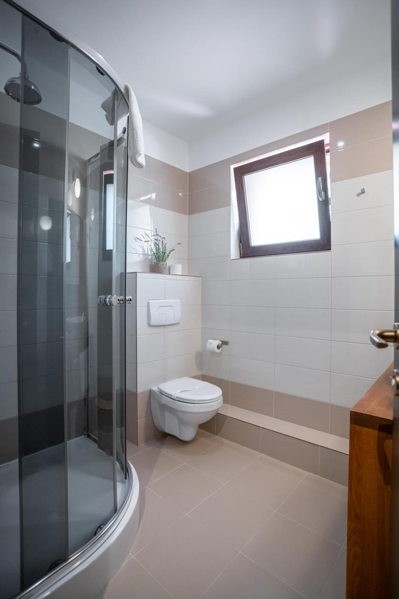 فيلا أوبوس سِنايا المظهر الخارجي الصورة Bathroom with shower enclosure